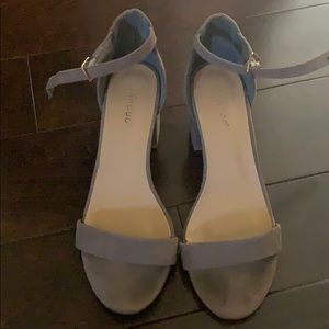 Small wedge heel in tone grey/taupe